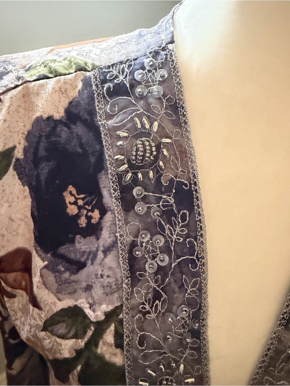 Susan Graver Artisan Floral Open Front Kimono Cardigan Beaded Trim Size Small - Picture 3 of 8